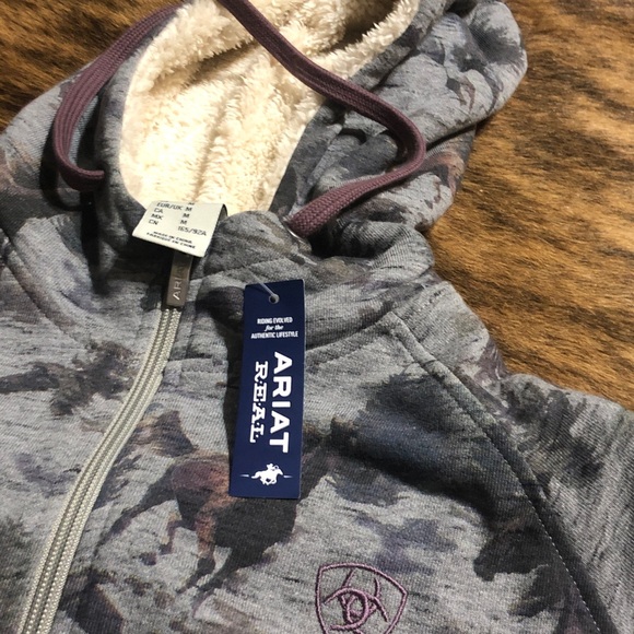 Ariat lined woman’s jacket in medium NWT - Picture 3 of 5